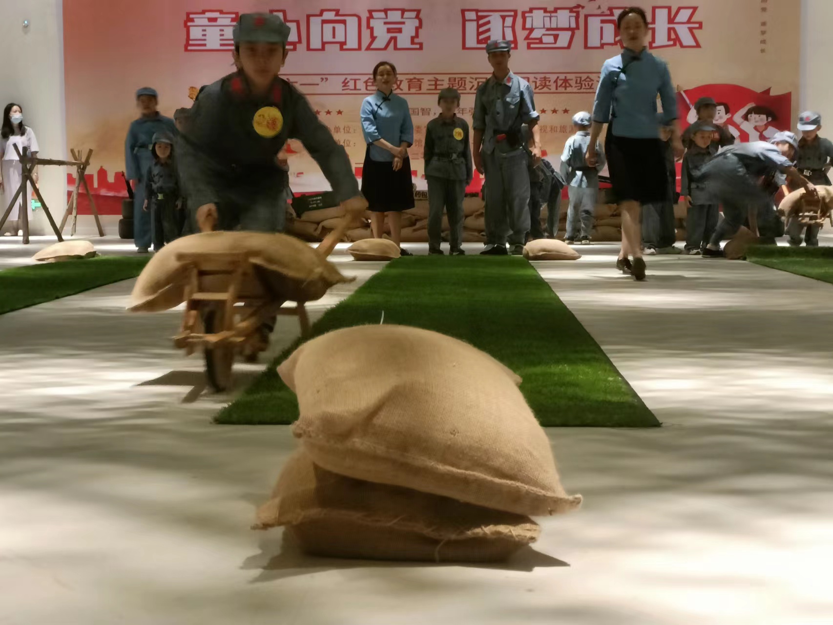 遂宁市图书馆开展红色教育主题沉浸式阅读体验活动